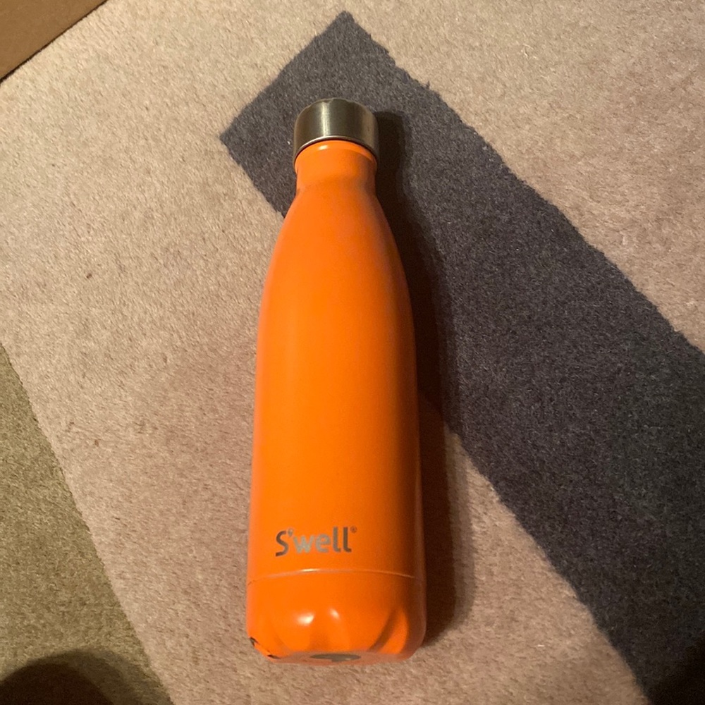 Swell water bottle